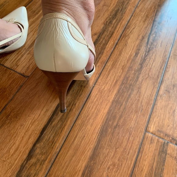 Cream colored pumps - Picture 4 of 4